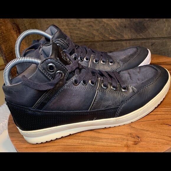 Guess boys shoes, Sz 8.5.   Inv 5064 - Picture 4 of 6